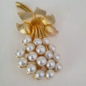 Vintage Gold Tone Faux Pearl Bouquet Flowers Large 3” Brooch Lapel Pin